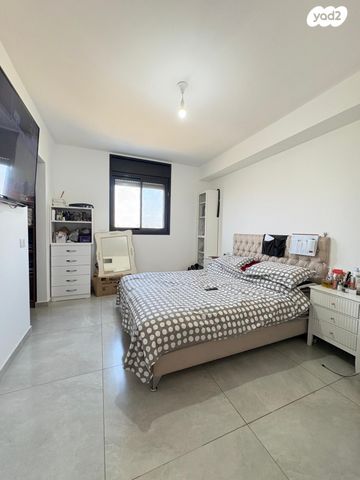 דירה, רפאל איתן, נאות שמיר, רמלה