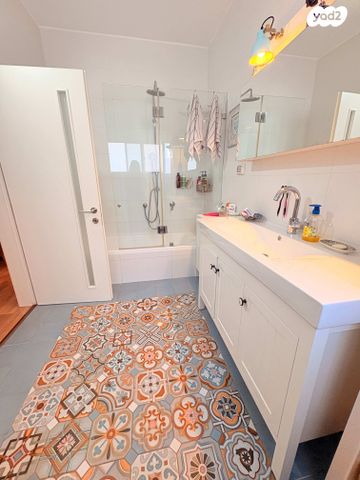 גג/ פנטהאוז, קיבוץ גלויות, רסקו ב', חולון