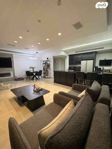 גג/ פנטהאוז, אהוד מנור 12, קרית אילון, חולון