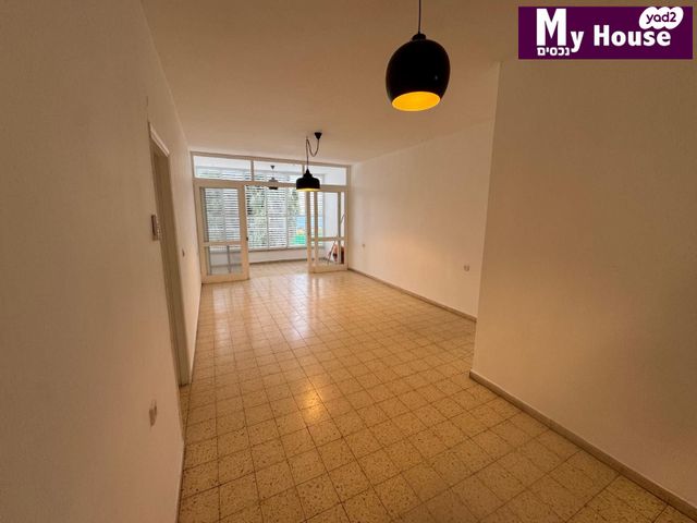 דירה, המושבה, גדרה