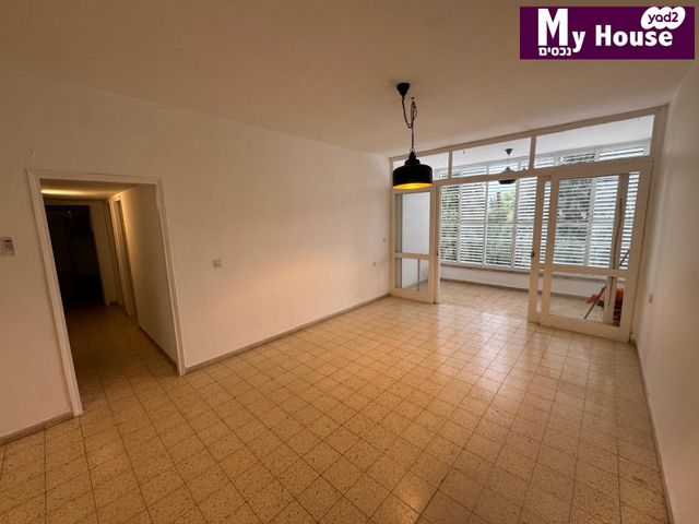 דירה, המושבה, גדרה