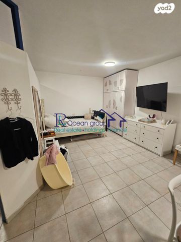 דו משפחתי, הרקפת 11, פרדסיה, פרדסיה