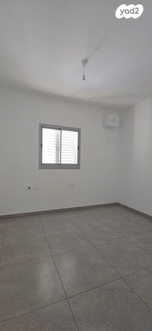 דירה, אורי אלמוג 17, חולון