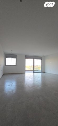 דירה, אורי אלמוג 17, חולון