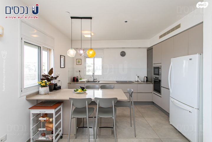 גג/ פנטהאוז, מורד הזמיר, חיפה