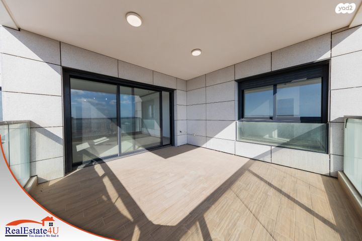 דירה, אמנון ליפקין שחק, נוף הטיילת, נתניה