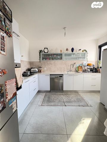 דירה, רפאל איתן, נאות שמיר, רמלה