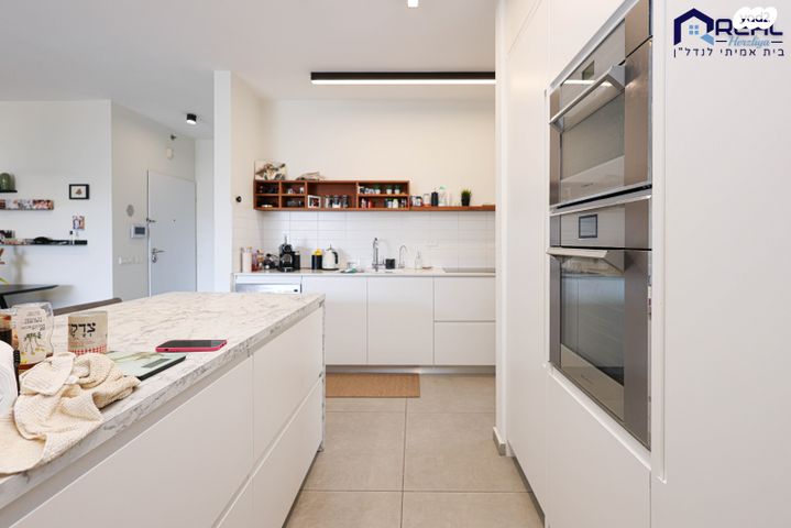 דירה, הרצליה