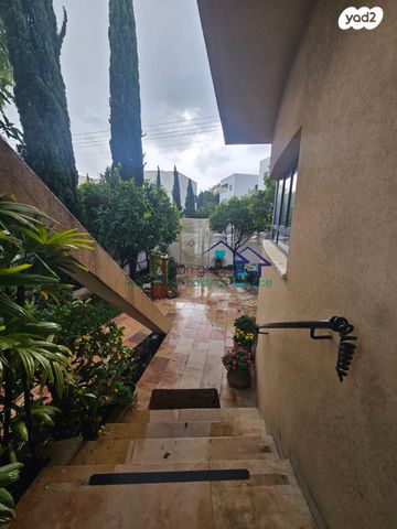 דו משפחתי, הרקפת 11, פרדסיה, פרדסיה