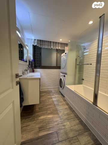 גג/ פנטהאוז, אהוד מנור 12, קרית אילון, חולון