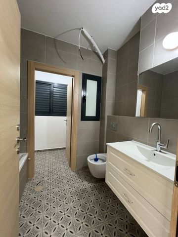 דירה, הרב מרדכי אליהו, כרמי הנדיב, אחוזת רוטנר, קרית מלאכי