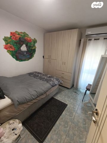 טריפלקס, הרצי"ה קוק 1, קרית ארבע