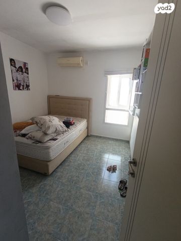 טריפלקס, הרצי"ה קוק 1, קרית ארבע