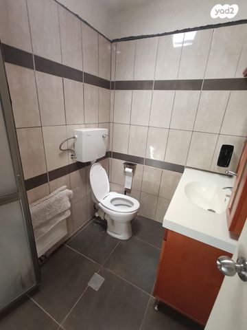 טריפלקס, הרצי"ה קוק 1, קרית ארבע