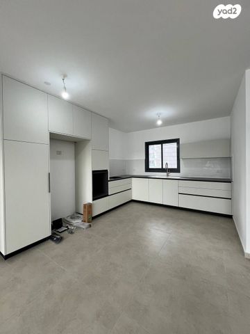 הרב מרדכי אליהו 