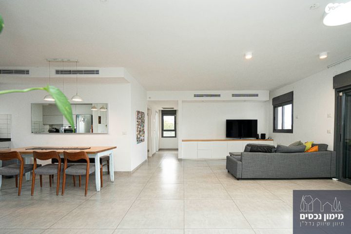 דירה, קדימה צורן