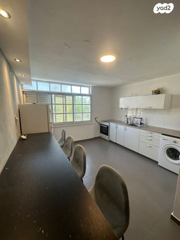 יציאת אירופה 8