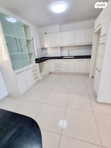 דירה, א.ד. גורדון, כצנלסון, ראשון לציון