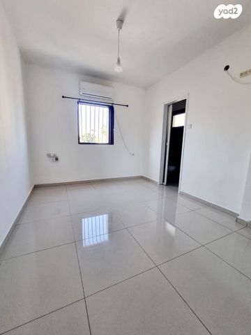 דירה, א.ד. גורדון, כצנלסון, ראשון לציון