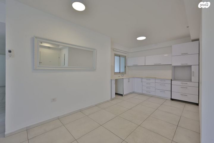 דירה, עפרה חזה, משכנות האומנים, קרית מוצקין