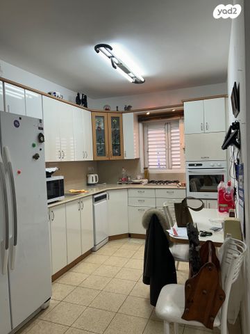 דירה, דרך אבא הלל 37, חרוזים, רמת גן