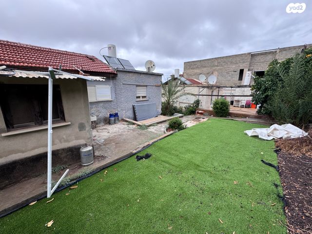 דו משפחתי, אהבת ציון, שיכון ג, טבריה