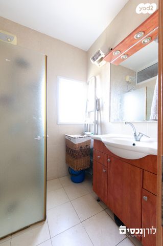 דירה, הגאונים, שעריים, רחובות