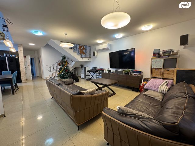 דו משפחתי, גבעת אולגה, חדרה