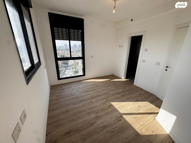 דירה, יחזקאל קזז, הראשונים, אור יהודה