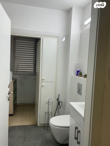 דירה, דרך אבא הלל 37, חרוזים, רמת גן