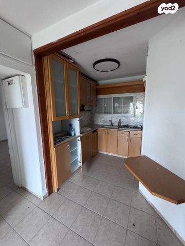 דו משפחתי, אהבת ציון, שיכון ג, טבריה