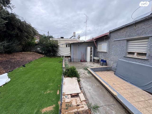 דו משפחתי, אהבת ציון, שיכון ג, טבריה