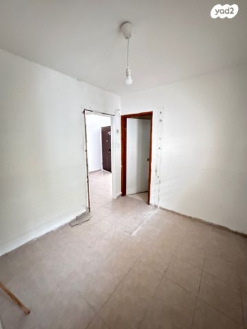 דו משפחתי, אהבת ציון, שיכון ג, טבריה