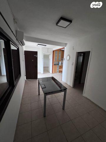 דו משפחתי, אהבת ציון, שיכון ג, טבריה