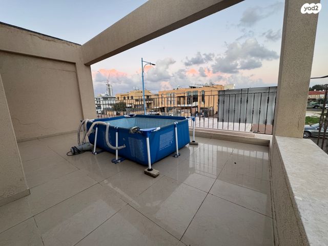 דו משפחתי, גבעת אולגה, חדרה