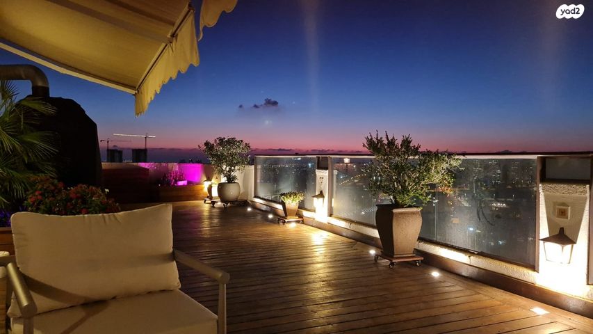 גג/ פנטהאוז, מודיעין מכבים רעות