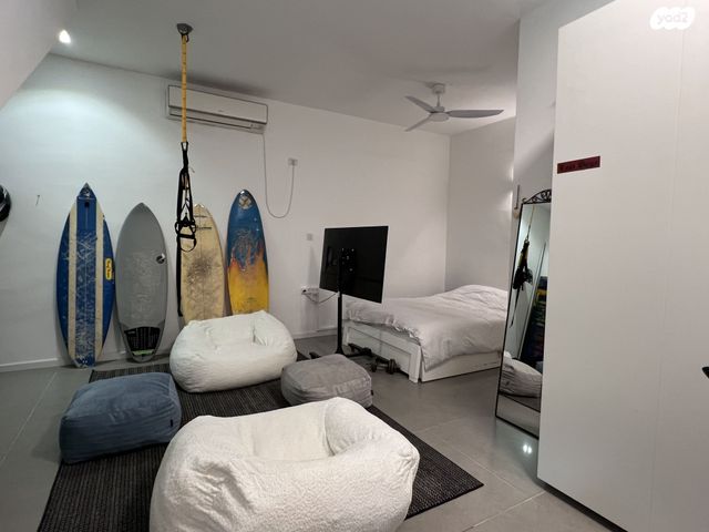 דירת גן, רבקה גובר, הרצליה