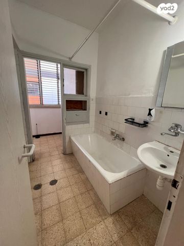 דירה, טרומפלדור 54, כפר גנים א, פתח תקווה