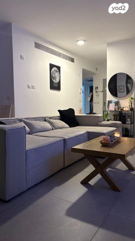 התשעים ושלוש 24