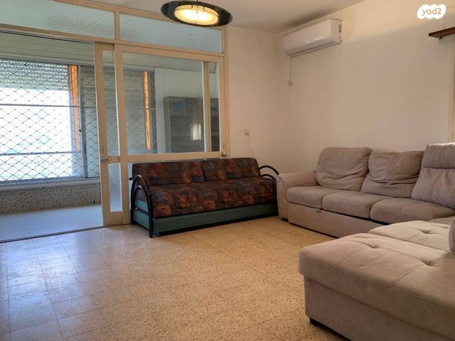 שדרות רוברט סולד 16