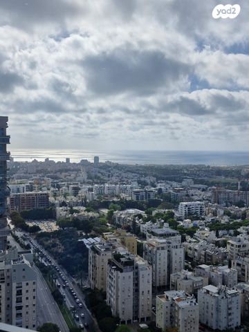 דירה, ניסים אלוני, צמרות איילון, פארק צמרת, תל אביב יפו