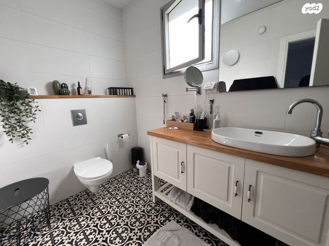 דירת גן, רבקה גובר, הרצליה