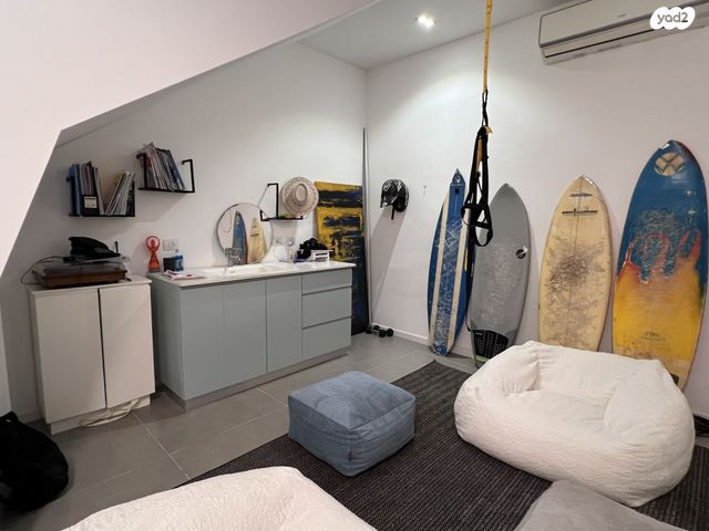 דירת גן, רבקה גובר, הרצליה