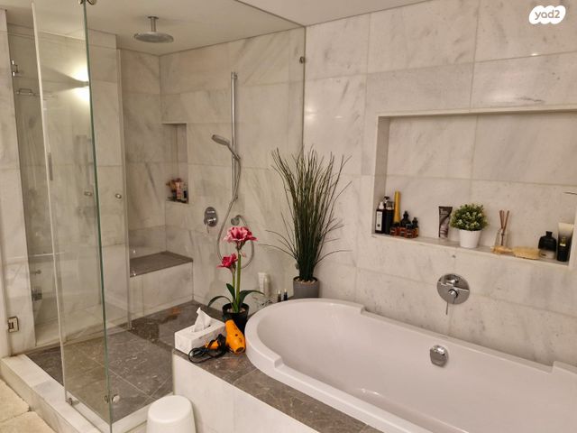 דירה, ניסים אלוני, צמרות איילון, פארק צמרת, תל אביב יפו