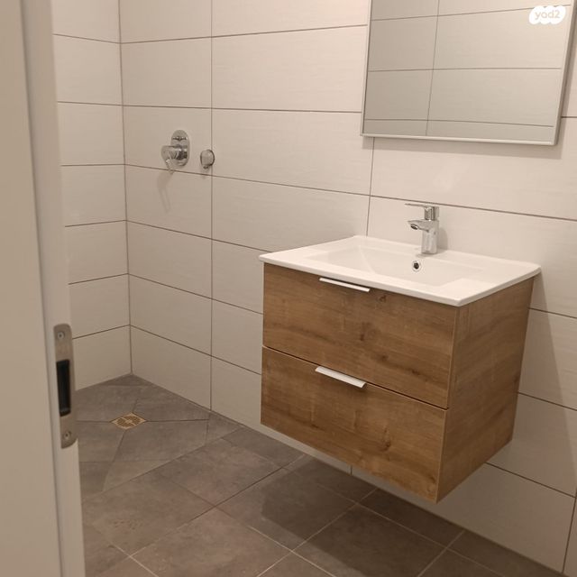 דירה, הרב גרוסמן ישראל, בית שמש