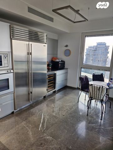 דירה, ניסים אלוני, צמרות איילון, פארק צמרת, תל אביב יפו