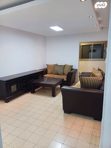 דירה, אלי כהן, ירוחם