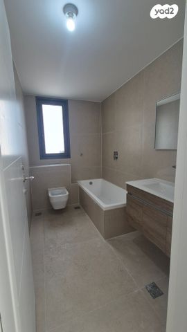 דירה, אמנון ליפקין שחק, נוף הטיילת, נתניה