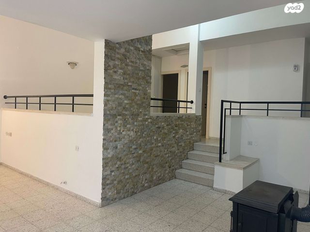 דו משפחתי, רותם, מודיעין מכבים רעות