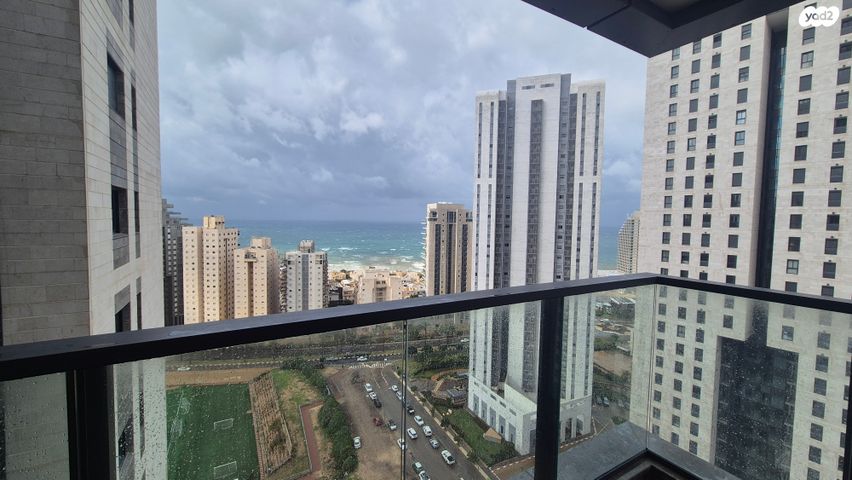 דירה, אמנון ליפקין שחק, נוף הטיילת, נתניה